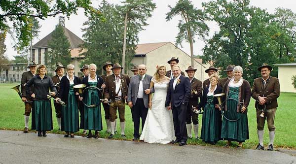 Mitgestaltung der Jagdhornbläsergruppe Schwabmünchen bei der Trauungsmesse von Alexandra und Christian Hander in der Militärkirche des Fliegerhorstes Fürstenfeldbruck am 08.10.2016.