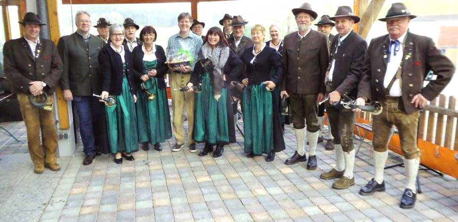 Geburtstagsständchen der Jagdhornbläsergruppe Schwabmünchen am 18.04.2017 zum 60. Geburtstag von Manfred Weber im Gasthof Hubertus.