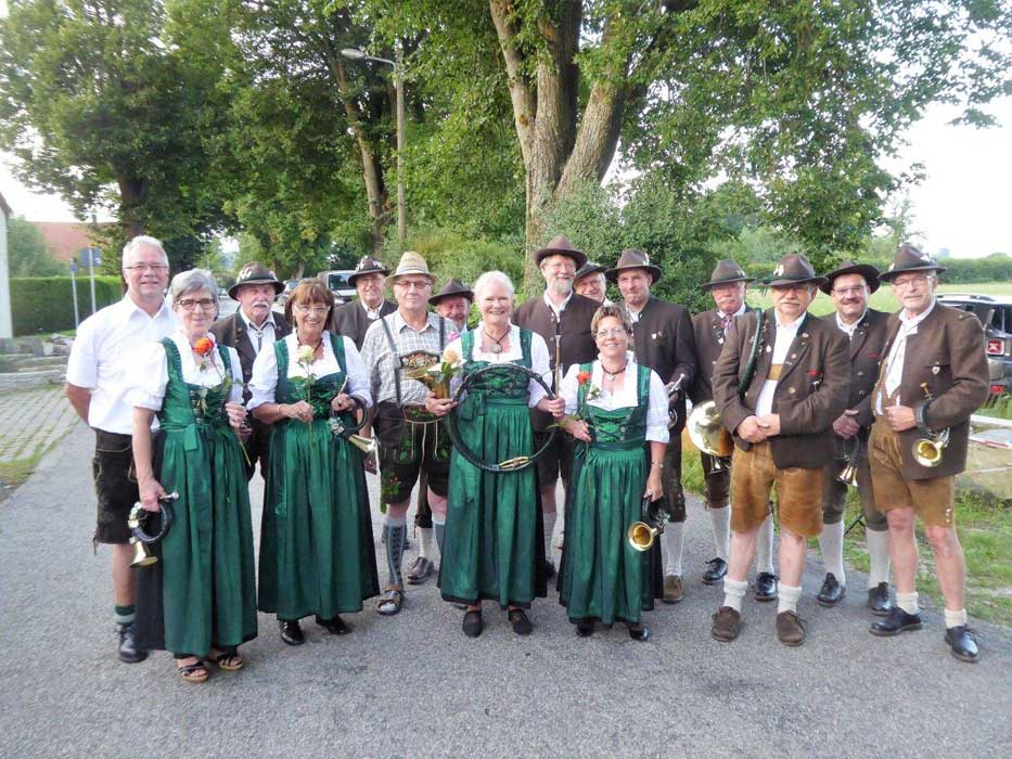 Jagdhornbläserständchen für Ehrenvorsitzenden Hermann Wiedemann anlässlich seines 75.Geburtstages
